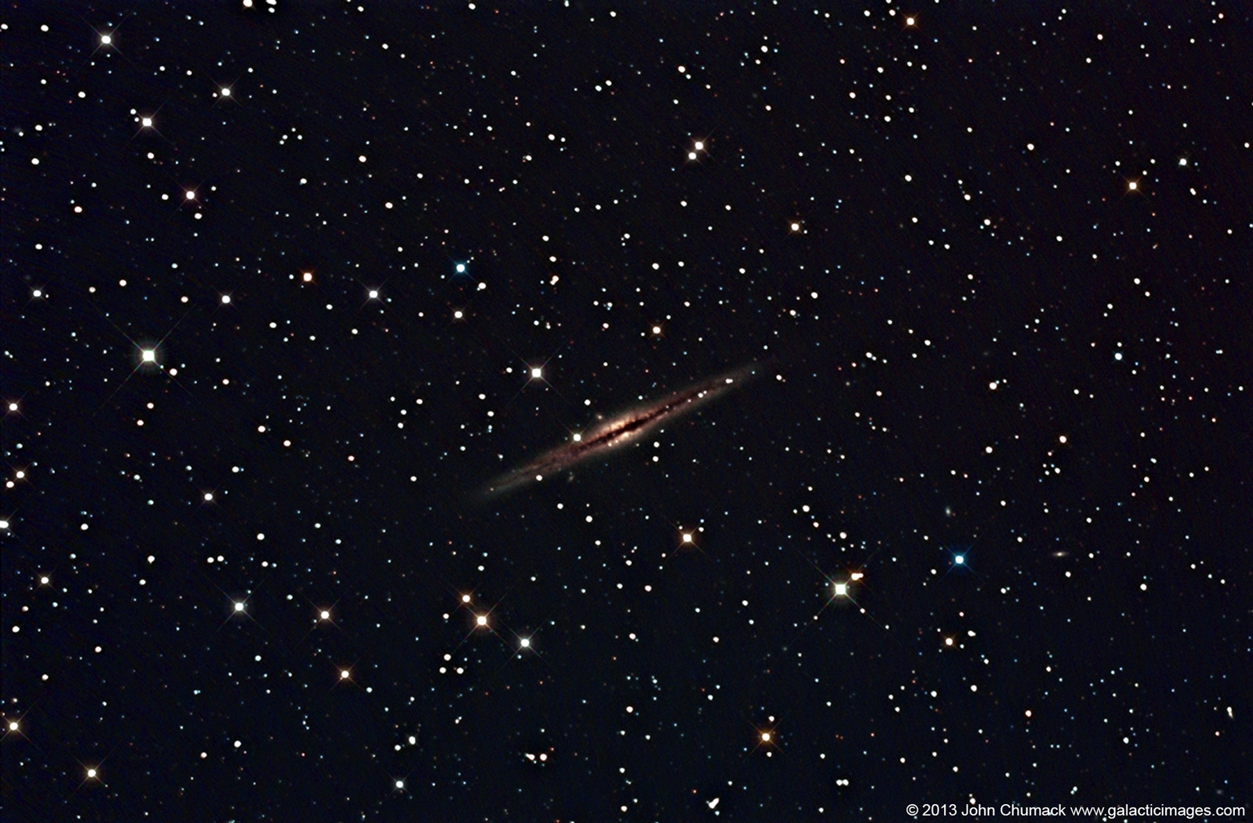 Stargazer Captures Stunning Image of Edge-On Spiral Galaxy (Photo)
